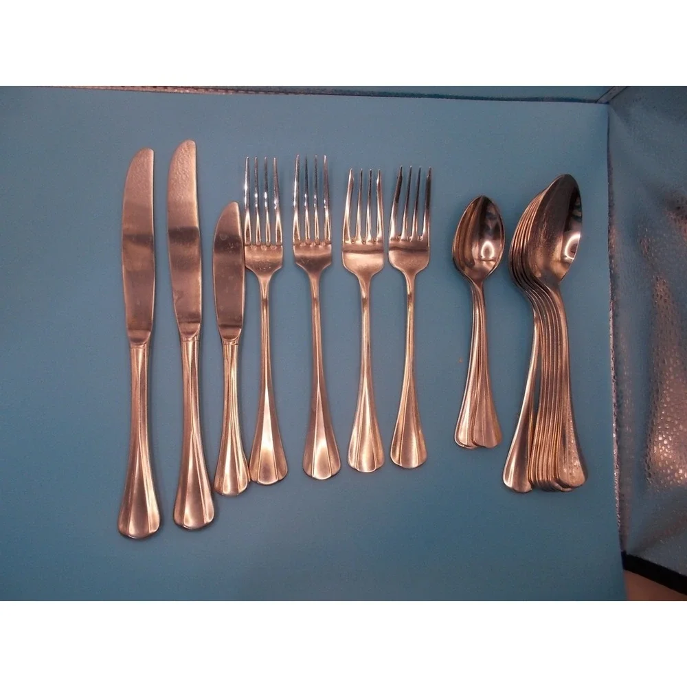 International Stainless Flatware Reflection Pattern 17 Piece Mixed Lot
